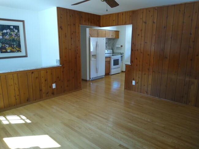 Building Photo - 1110 Revere Dr