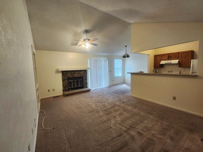 Building Photo - Bright 2 Bed, 2 Bath Condo for Rent in Arv...