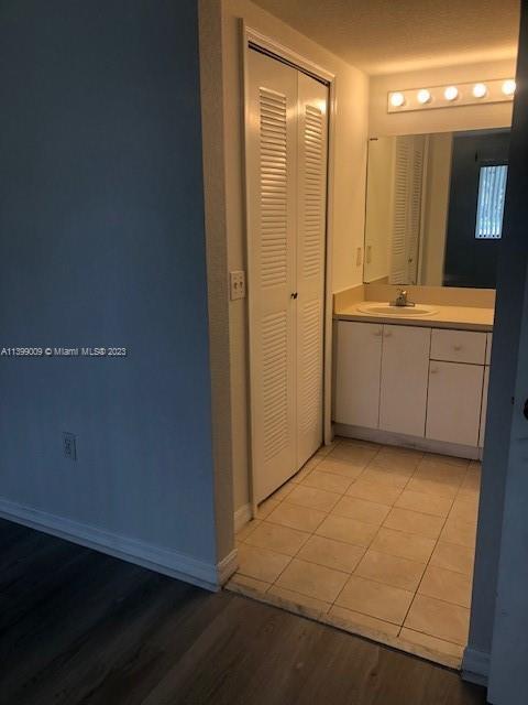 Building Photo - 9300 Fontainebleau Blvd