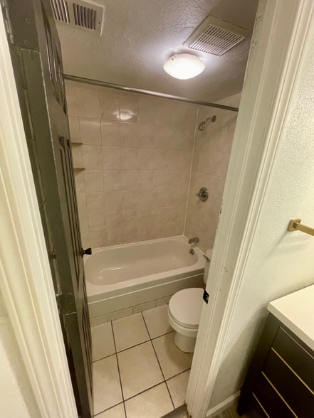 Building Photo - 7395 E Eastman Ave