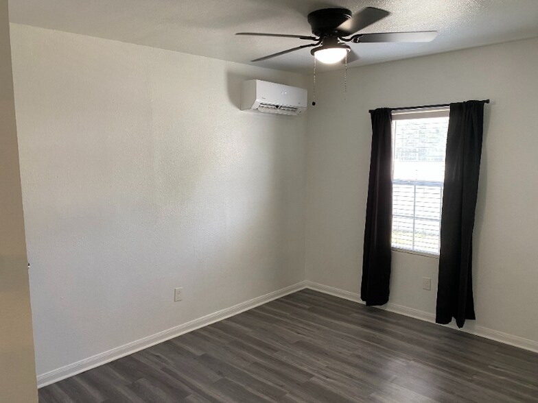 Building Photo - 5415 Buena Vista St