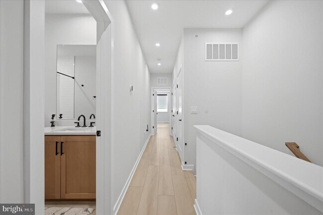 Building Photo - 14435 Gln Mnr Dr