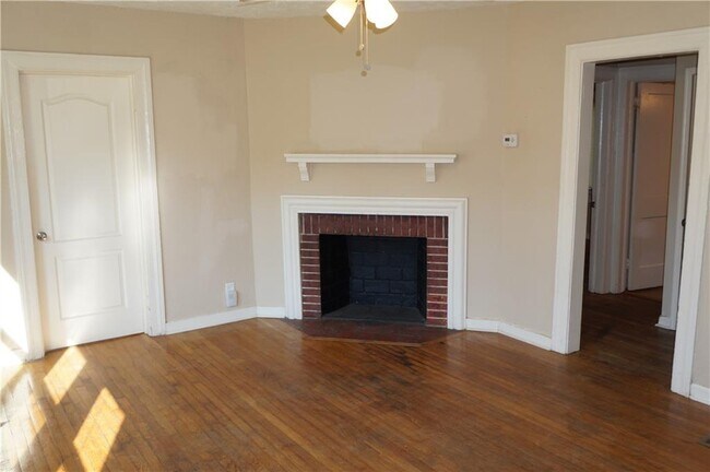 Building Photo - 583 Colonial Cir SE