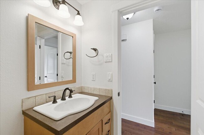 Building Photo - 2864 Newton Pl