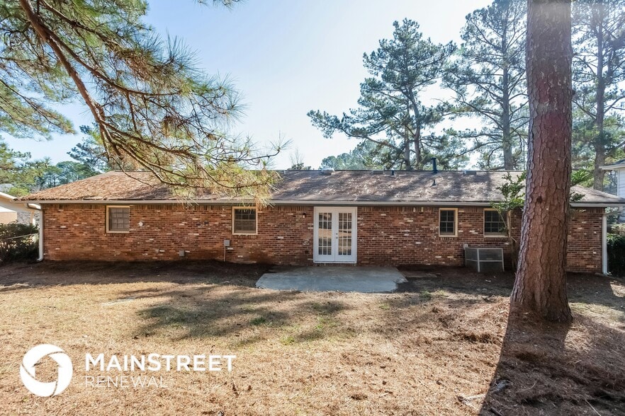 Building Photo - 2165 Knighton Dr