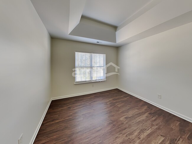 Building Photo - 5124 Kiev Dr