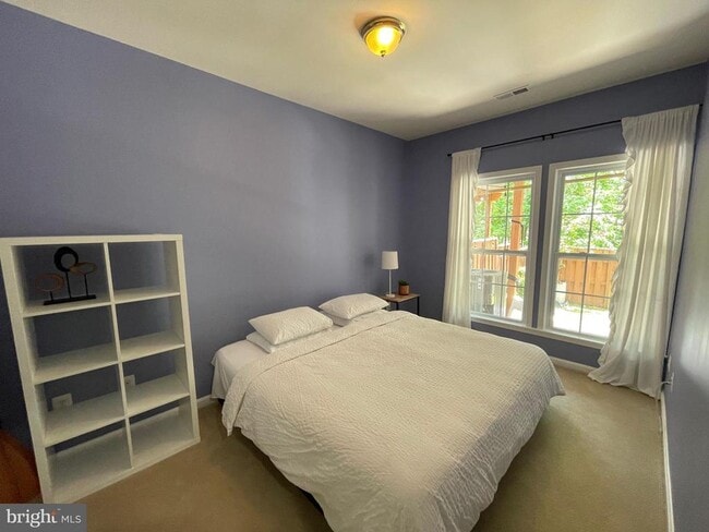 Building Photo - 22098 Avonworth Square