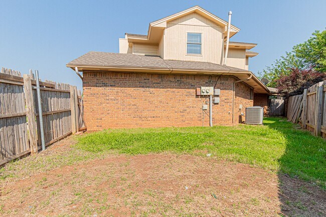 Building Photo - 3 Bed 2 Bath in OKC!
