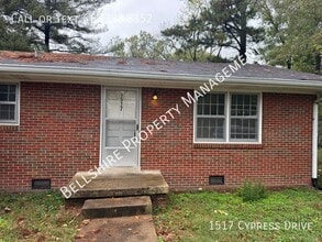 Building Photo - 1517 Cypress Dr