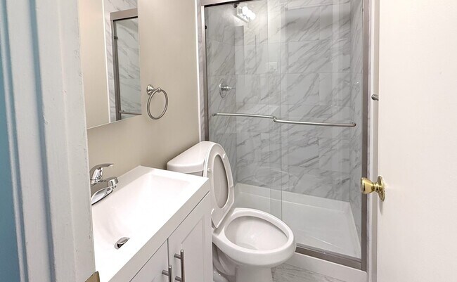 Building Photo - 9242 Woodcreek Ct