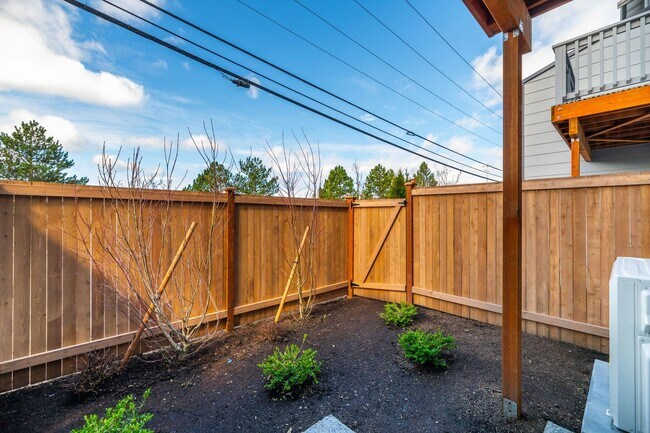 Building Photo - Brand New 4 Bedroom Luxury Townhome!