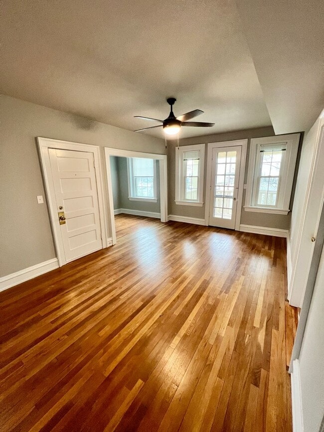 Building Photo - 402 N Sheppard St