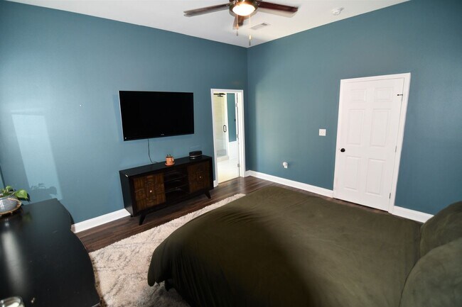 Building Photo - Zachary School District!  Trendy, 3 bedroom, 2.5 bath home in coveted Marshall Bonds Subdv