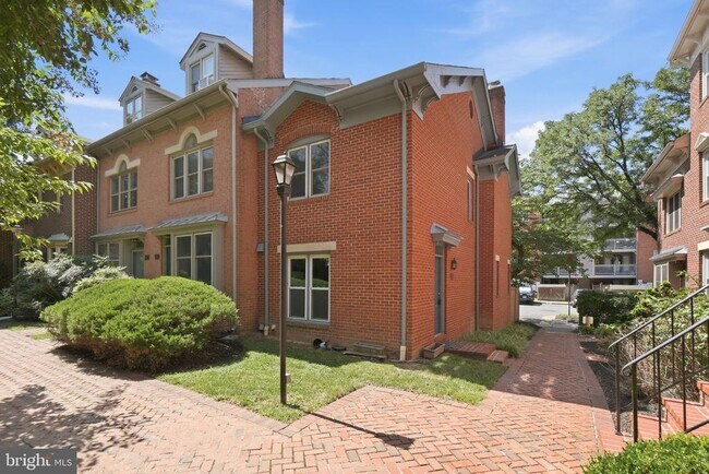 Building Photo - 541 Colecroft Ct