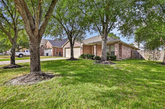 Building Photo - 20787 Oakhurst Park Dr