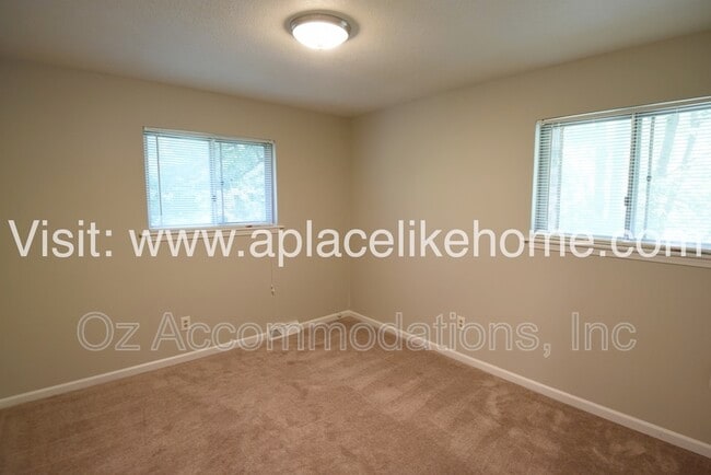 Building Photo - 5521 Perry Ln