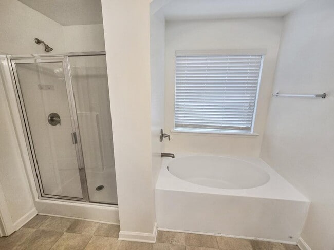 Building Photo - 1437 Balvaird Dr SE