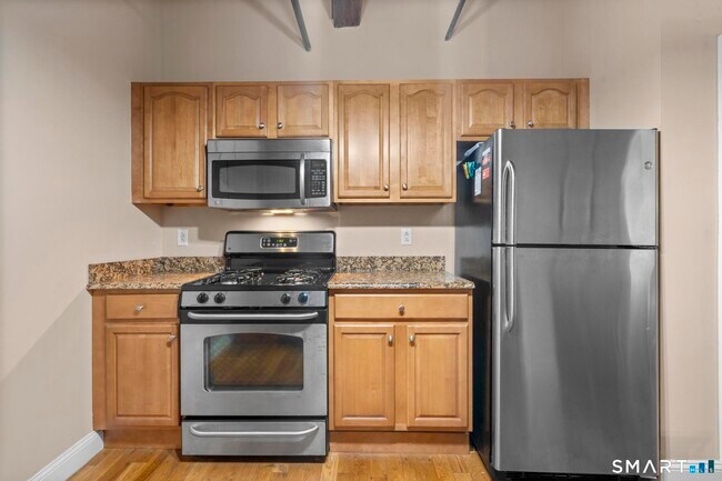 Building Photo - 145 Canal St E