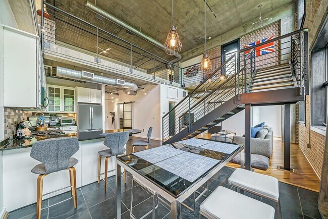 Building Photo - 640 Glen Iris Dr NE