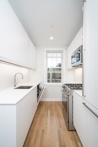 Building Photo - 17 Forest St