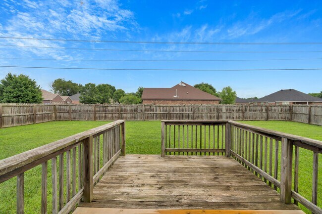 Building Photo - Fresh 3 Bed 2 Bath home in great location!