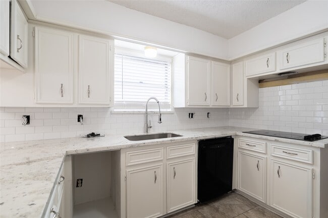 Building Photo - 12910 Shady Knoll Ln