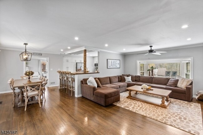 Building Photo - 487 W Shore Trail