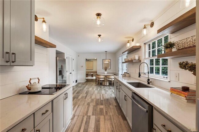 Building Photo - 4243 McClatchey Cir NE