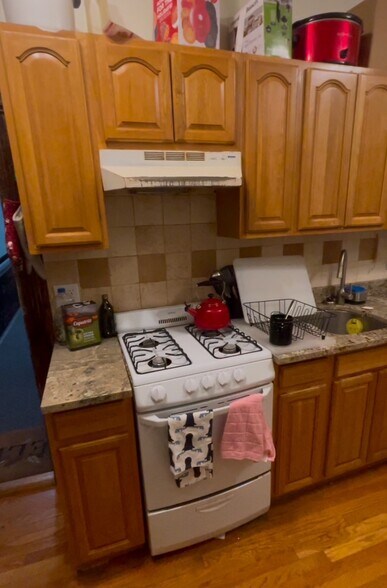 Building Photo - 65 Burbank St