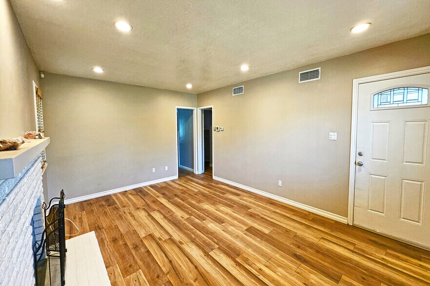 Building Photo - 22957 Stagg St