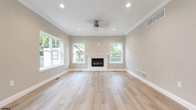 Building Photo - 456 S Nectar Ave