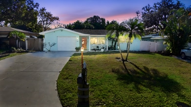 Building Photo - 2039 Pine Ridge Dr