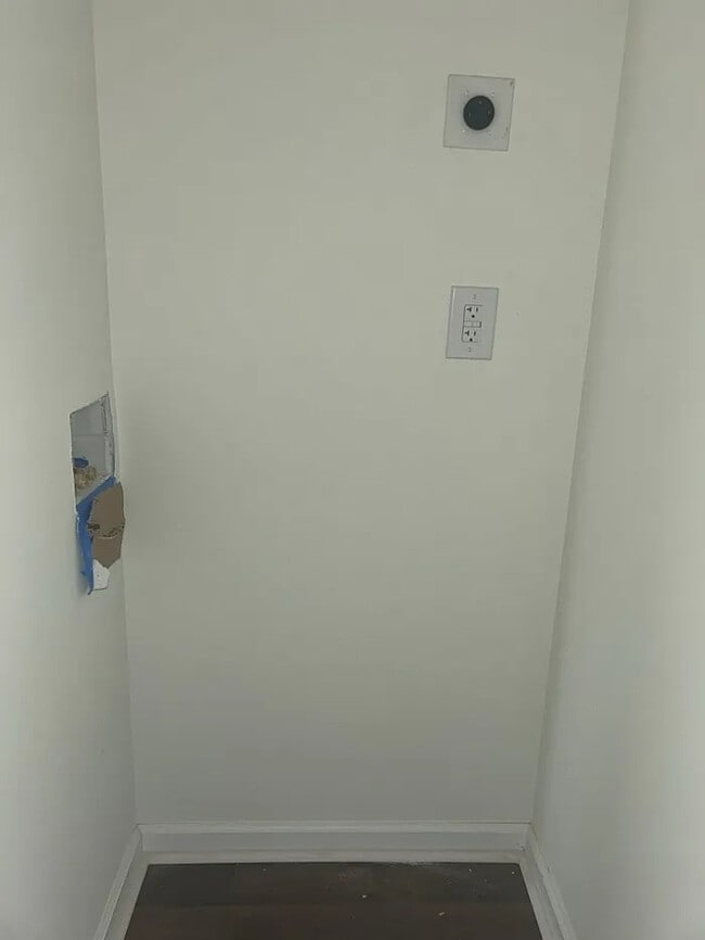 Building Photo - 721 Pickens Dr