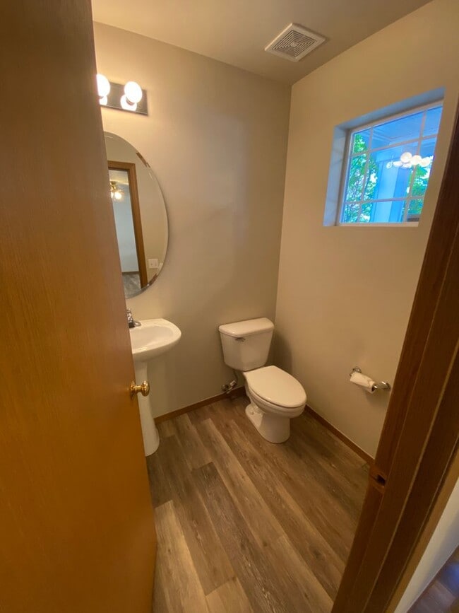 Building Photo - DuPont 3 bedroom home