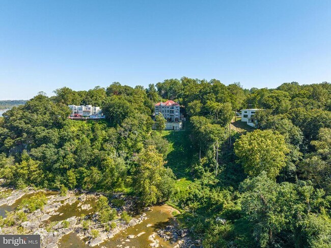 Building Photo - 612 Rivercrest Dr