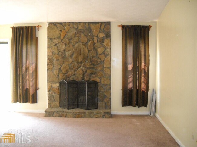 Building Photo - 456 Valley Woods Cir SE