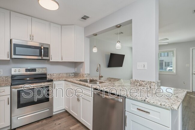 Building Photo - 710 Legion Dr