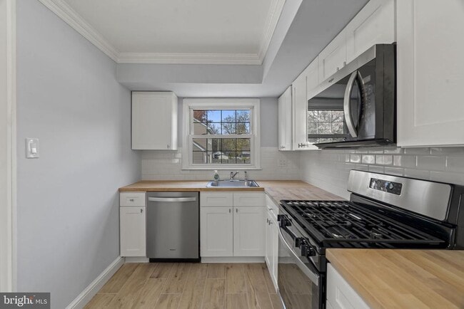 Building Photo - 418 Delview Ln