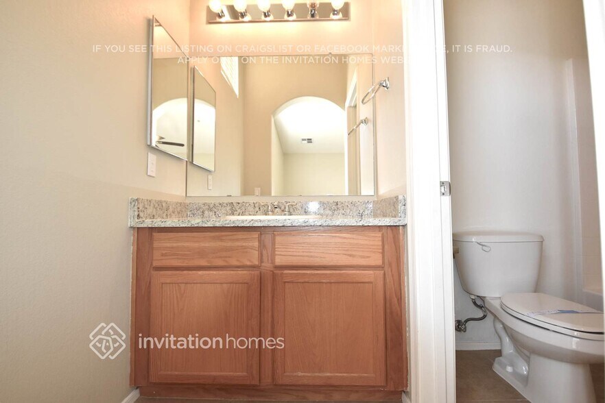 Building Photo - 421 N 168th Ln