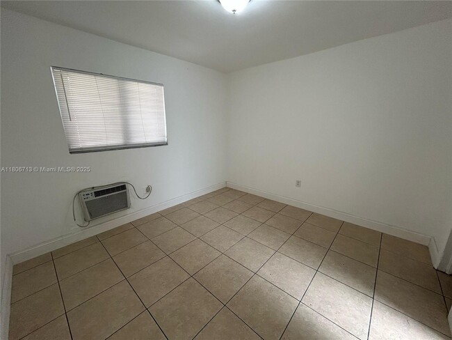 Building Photo - 1280 NE 139th St
