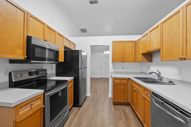 Building Photo - Updated 4 bed 2 bathroom home