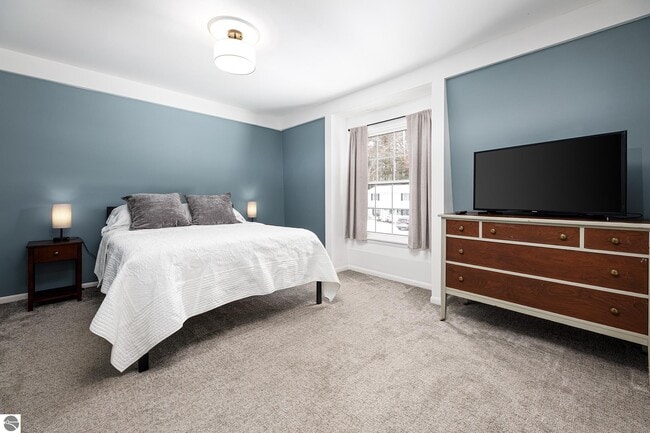 Building Photo - 1704 Comanche St