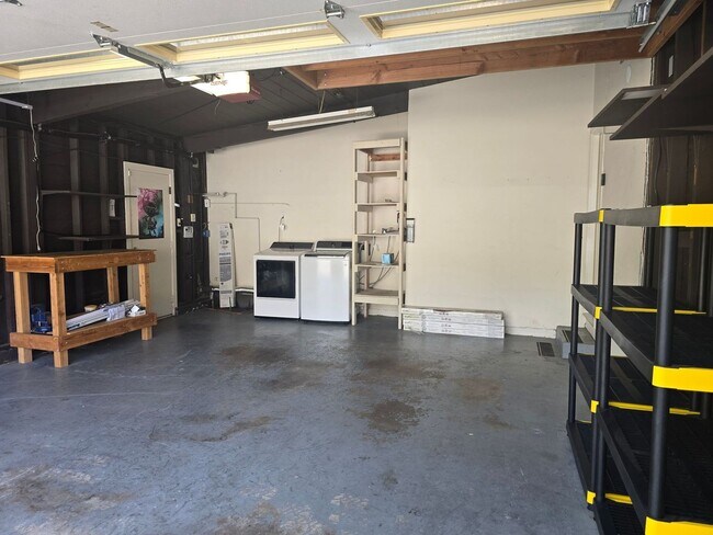 Building Photo - 5539 Baja Dr