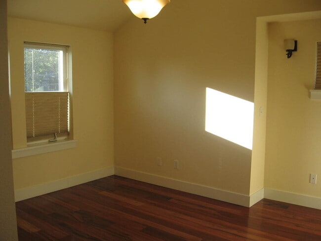 Building Photo - Beautiful finishes, Platinum LEED Certifie...