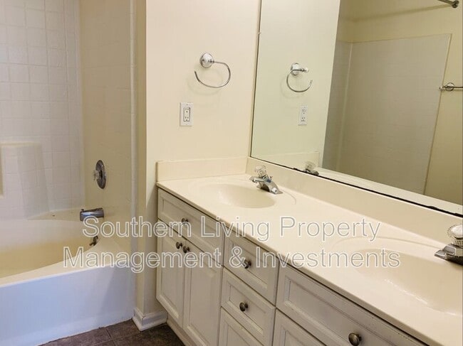 Building Photo - 9436 Elizabeth Townes Ln