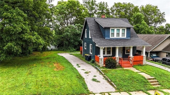 Building Photo - Great 2 bedroom 2 FULL bathrooms remodeled...