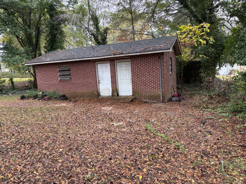 Building Photo - 131 Pine Cir