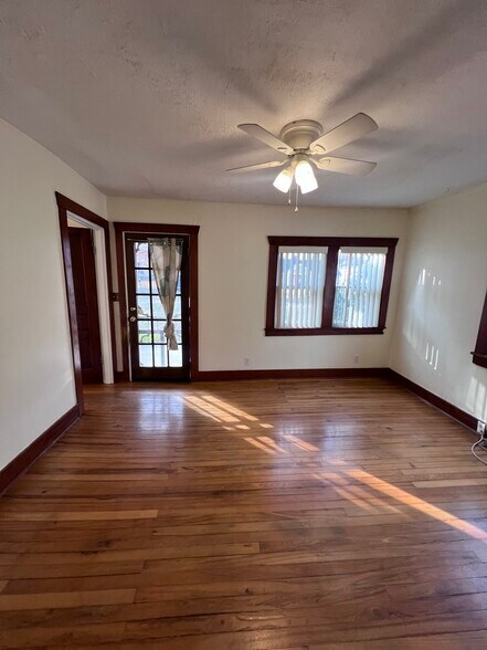 Building Photo - 5202 Dakota Ave