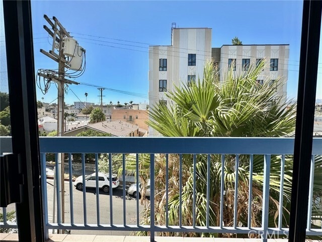 Building Photo - 1052 S Mariposa Ave