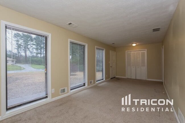 Building Photo - 2633 Green Valley Ct